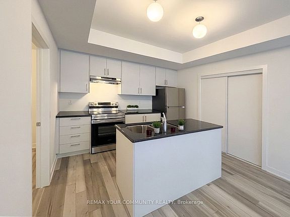 3rd image of 15100 Yonge St #6B