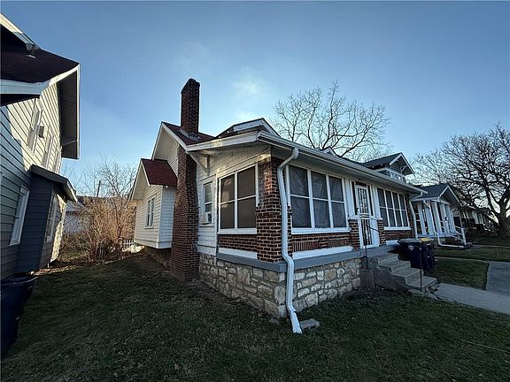 4th image of 2215 E Meyer Blvd