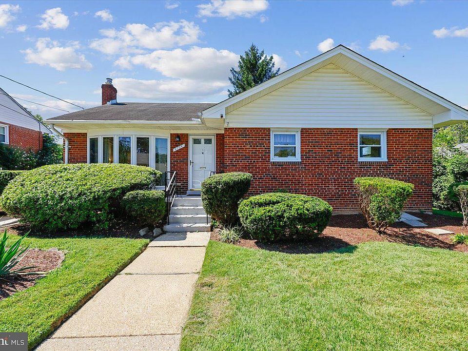 1st image of 4704 Adrian St