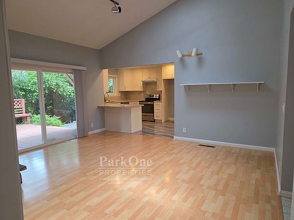 3rd image of 2720 Buena Vista Ave