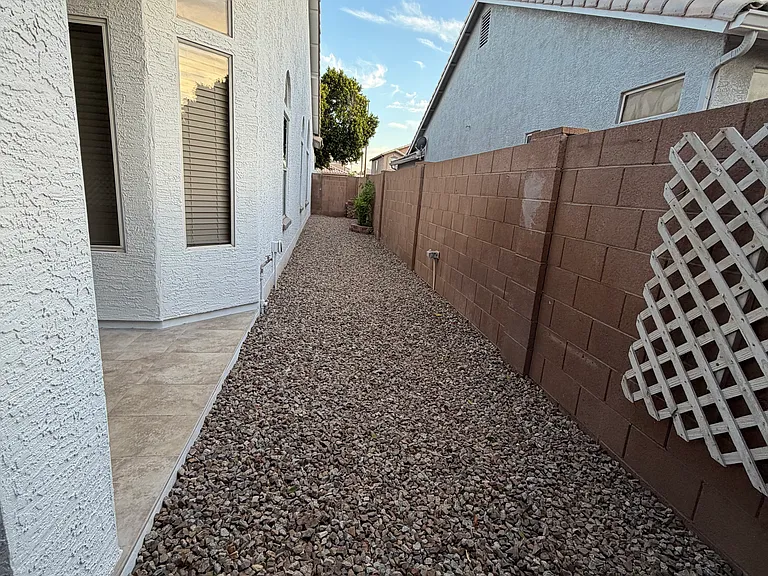 1850 W Desert Ln — Photo 43