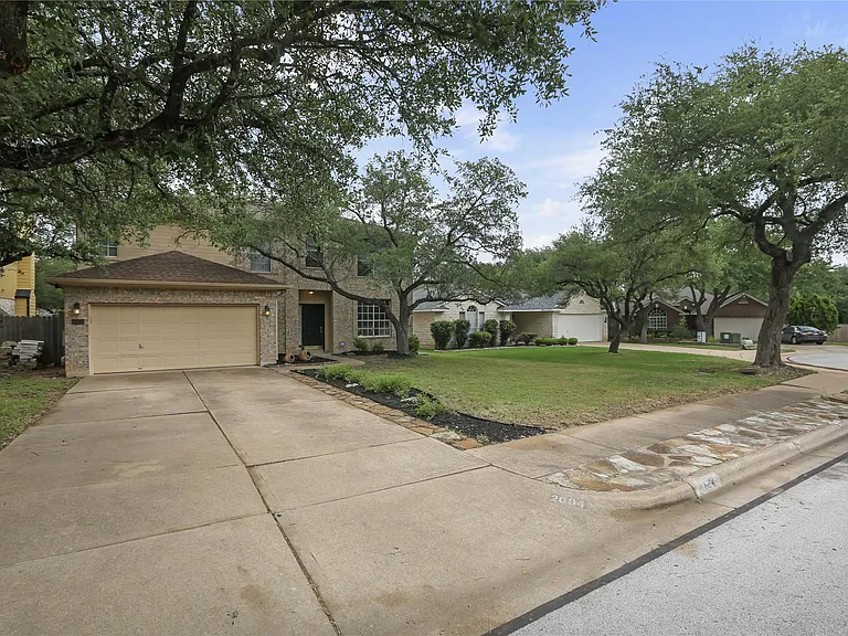 2604 Stenson Dr — Photo 2