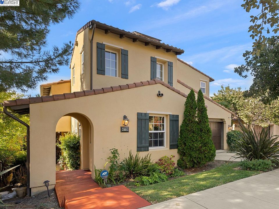 1st image of 42738 Loma Dr