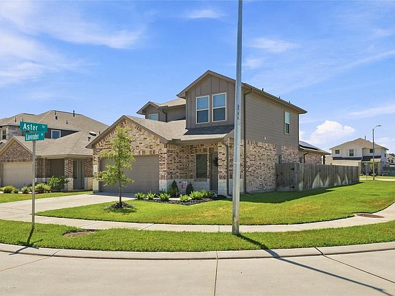 2nd image of 10015 Lavender Ln