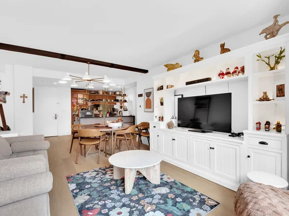 575 4th Avenue image 4 of 20