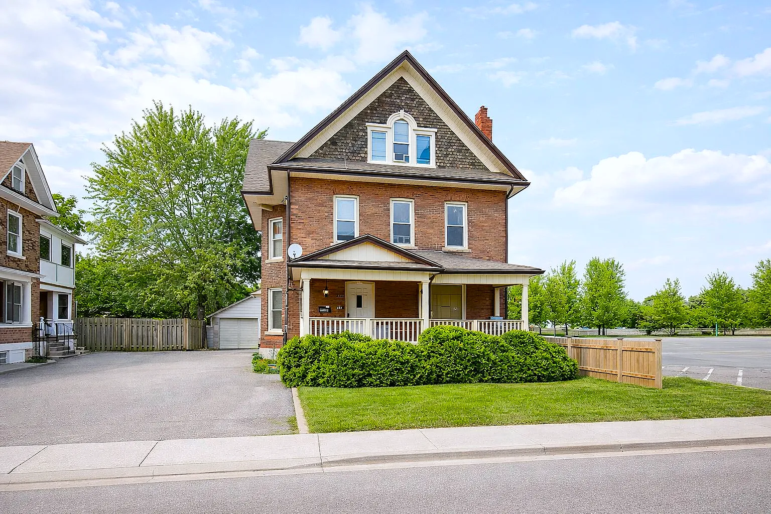4899 Kitchener Street, Unit 303, Niagara Falls — Photo 1