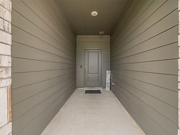 2nd image of 104 Piping Rock Dr