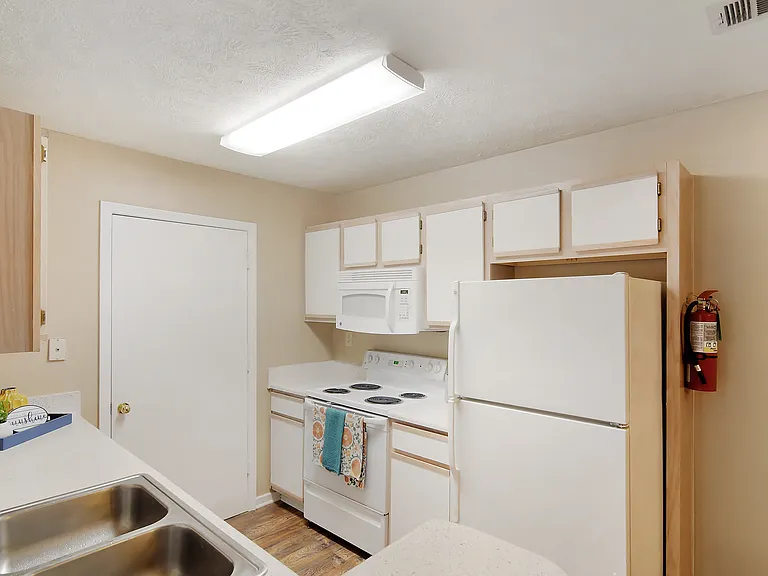 Parklane Apartment Homes — Photo 10