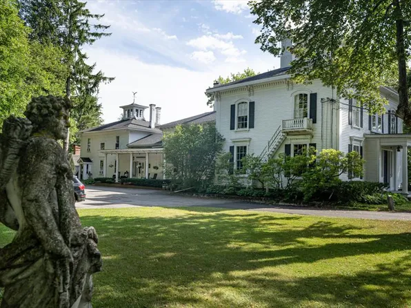 121 E Main Street, Searsport, ME 04974