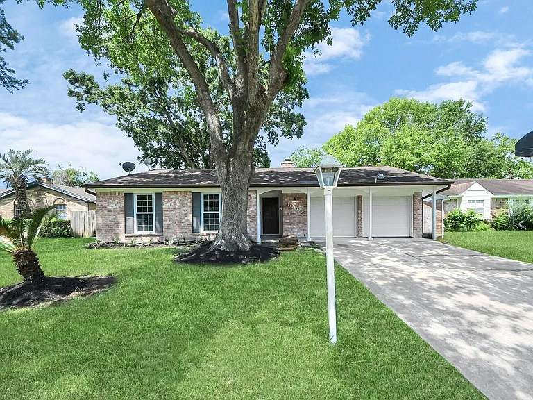 10602 Raydell Dr — Photo 3
