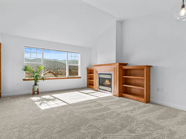 942 Mountain Meadows Cir, Ashland, OR 97520