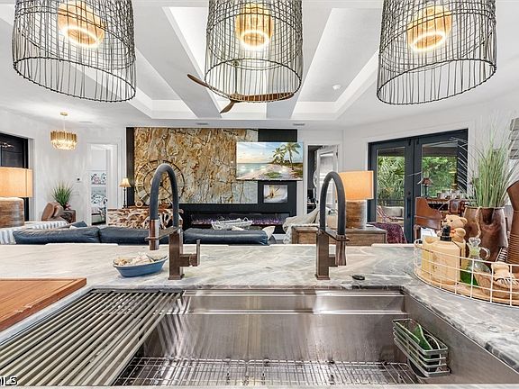 3rd image of 3001 Banyan Way