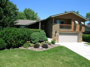 7660 W Ponderosa Dr, Palos Heights, IL 60463