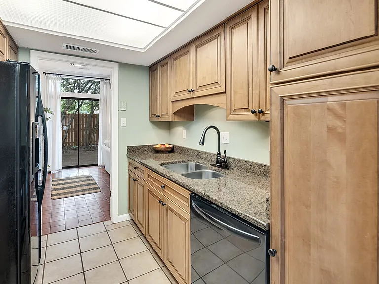 1707 Belvedere Ct #1707 — Photo 8