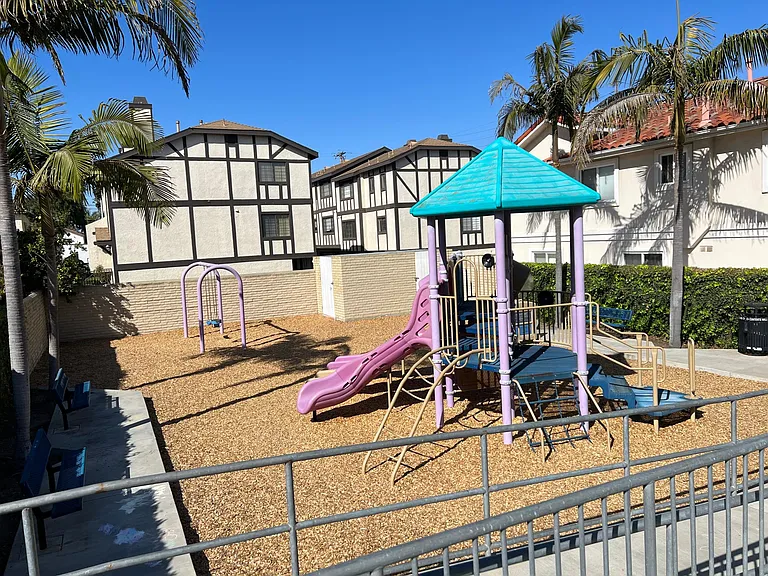 1903 Huntington Ln #2 — Photo 13