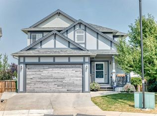 325 Luxstone Grn SW, Airdrie, AB T4B 0A5