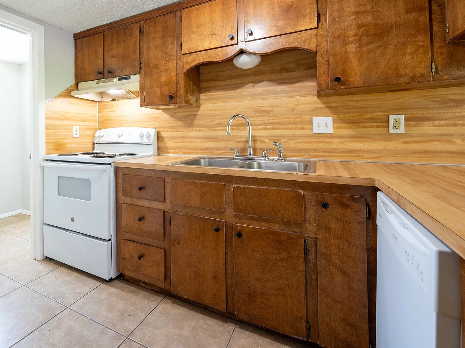 2 bed, 1.5 bath, 1020 sqft, $900 — Photo 3