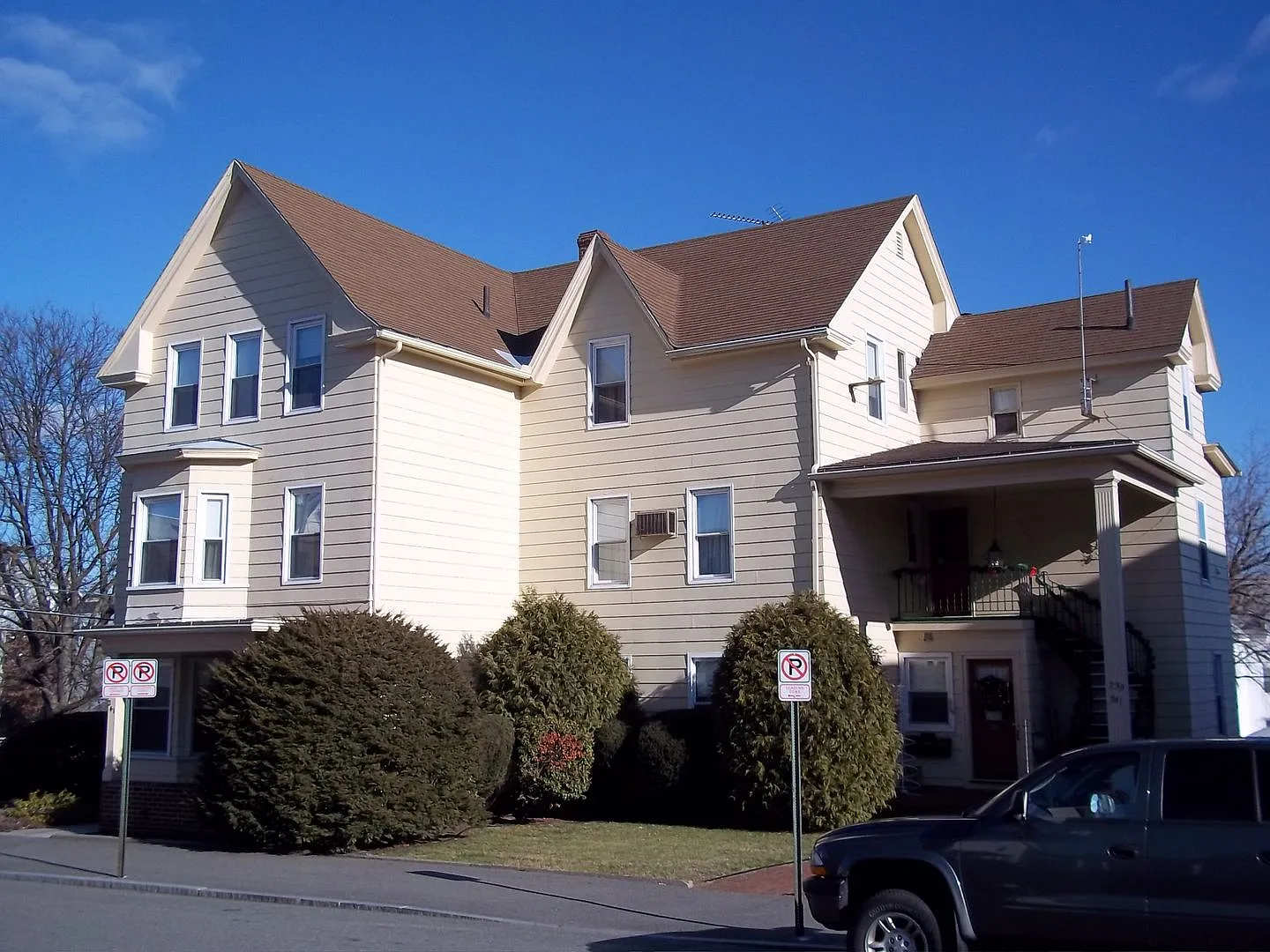 239-241 Cartier St & 74 Putnam St — Photo 1
