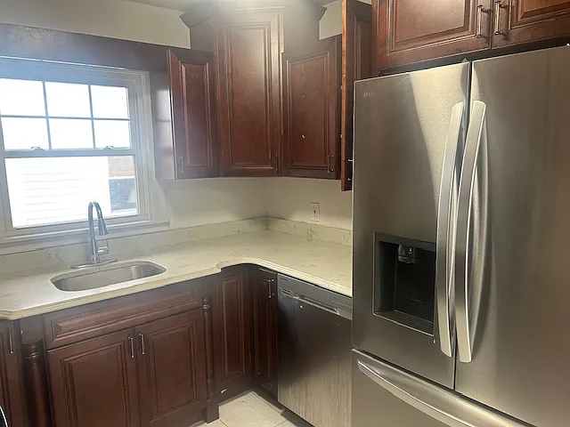 3 bed, 1100 sqft, $3,300 — Photo 4
