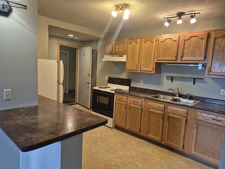 154 S Central Ave #1 — Photo 4