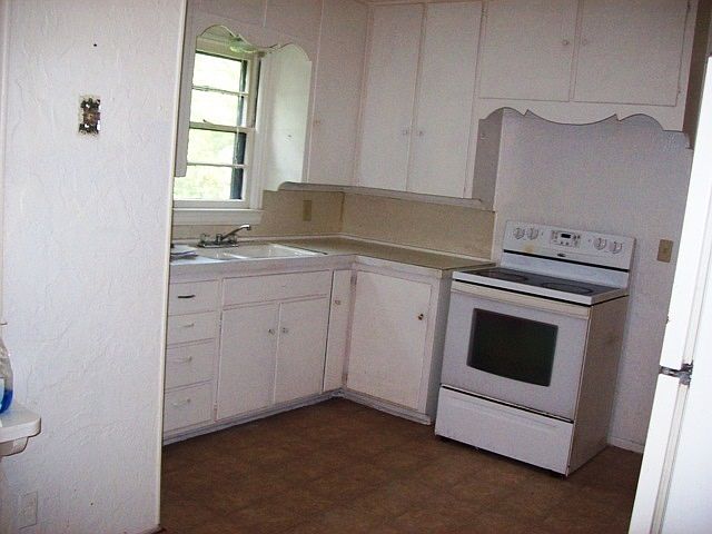 2nd image of 3015 E Glen Oaks Dr