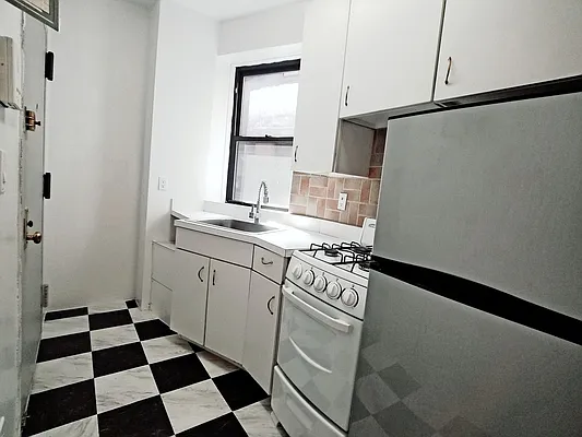 Rented by Compass | media 9