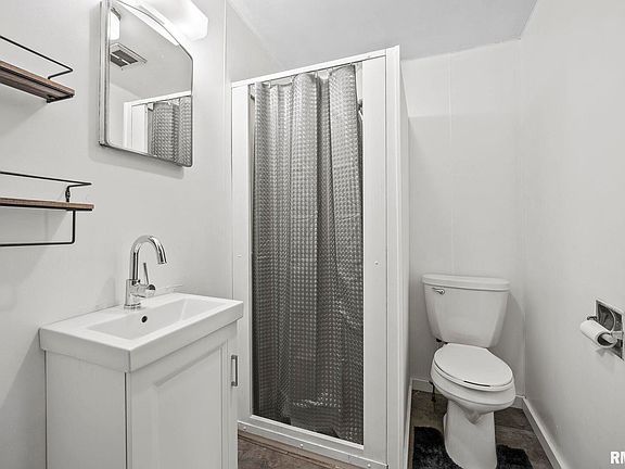 4th image of 329 W Center St