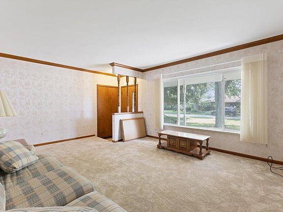 3rd image of 44701 Brockton Ave