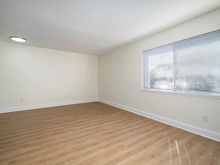 Beacon Pointe Apartments — Photo 8
