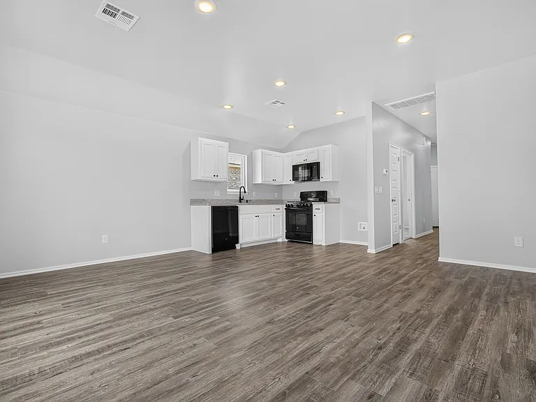 9608 Stallion Dr — Photo 6
