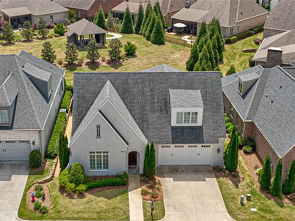 3rd image of 3439 Lakeshore Dr