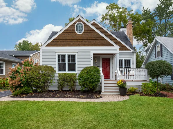 144 W Austin Ave, Libertyville, IL 60048