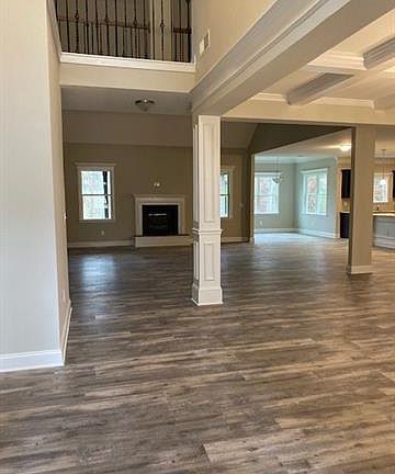 4th image of 2701 Lake Front Dr