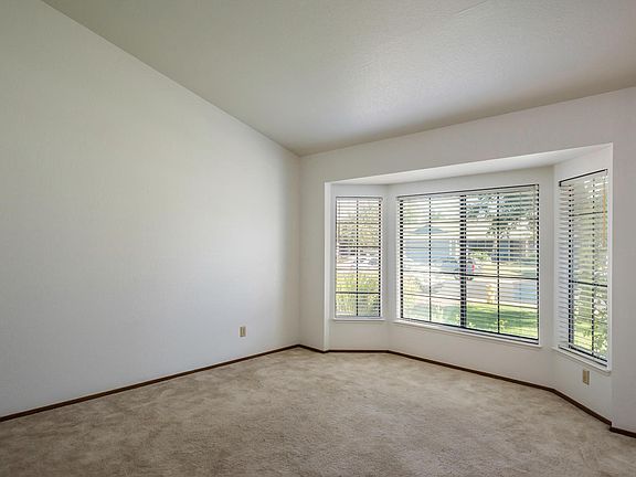 4th image of 1308 Pilgrims Dr