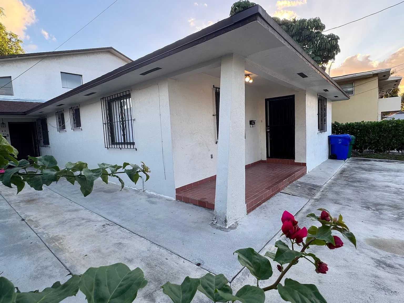 3 bed, 1255 sqft, $3,500 — Photo 1