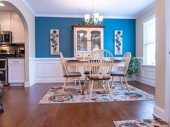 3rd image of 5830 Garden Cir
