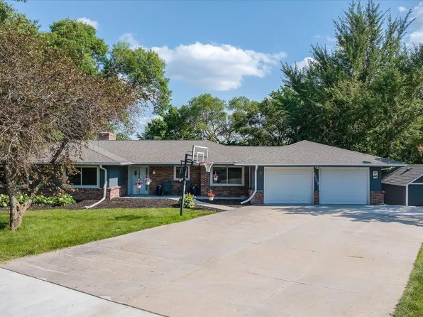 5209 Clay Cir, Omaha, NE 68152