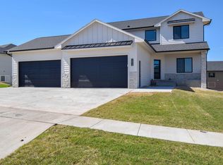 1513 W Legacy Dr, Brandon, SD 57005