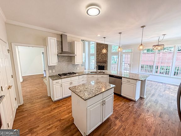 2nd image of 165 Fieldstone Edge