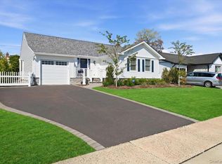 26 Clearland Ave, Carle Place, NY 11514