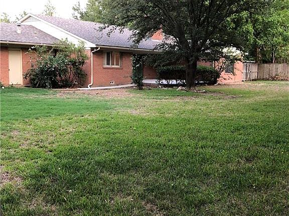 2nd image of 1012 Western Hills Dr