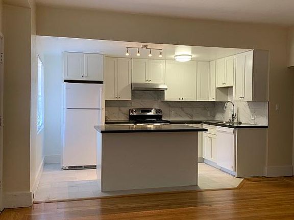 2nd image of 900 Palm Ave Unit 6
