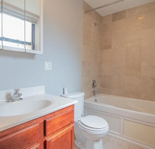 2036 W Arthur Ave #2E — Photo 8