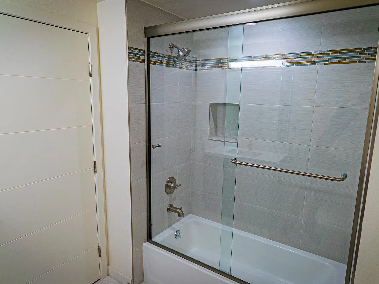 1 bed, 850 sqft, $2,999 — Photo 4