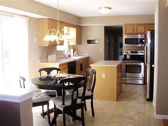 2nd image of 41 Churchill Manor Ct