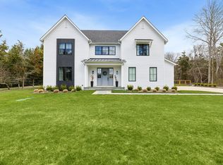 8 Sweetgrass Rd, Westhampton, NY 11977