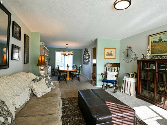 3rd image of 476 Windflower Dr