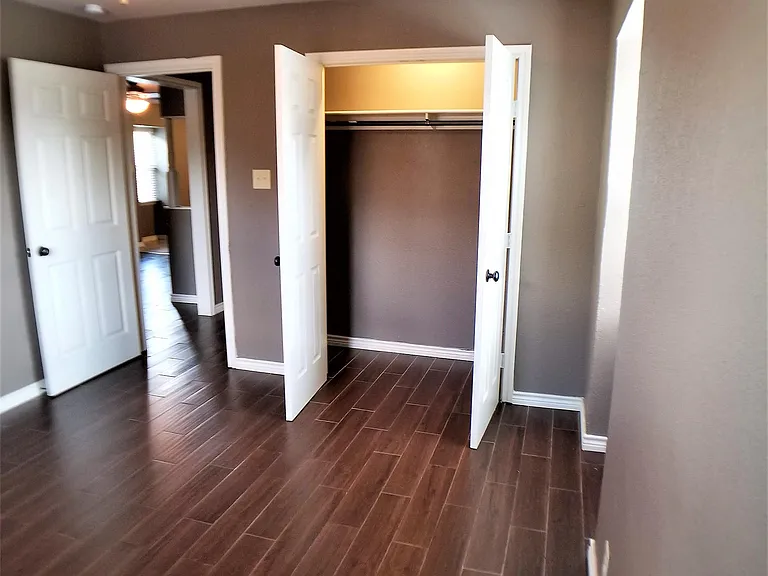 600 E Rosedale St #B — Photo 8