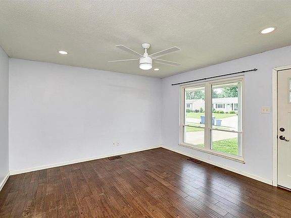 3rd image of 11913 Honey Hill Dr