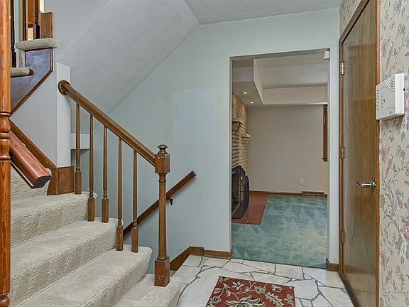 3rd image of 828 N 121st St